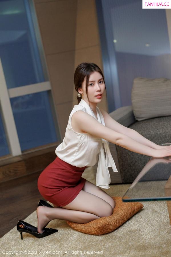 吴雪瑶  [XiuRen]高清写真图 2023.05.12 No.6727 吴雪瑶 短裙美腿第20张图片